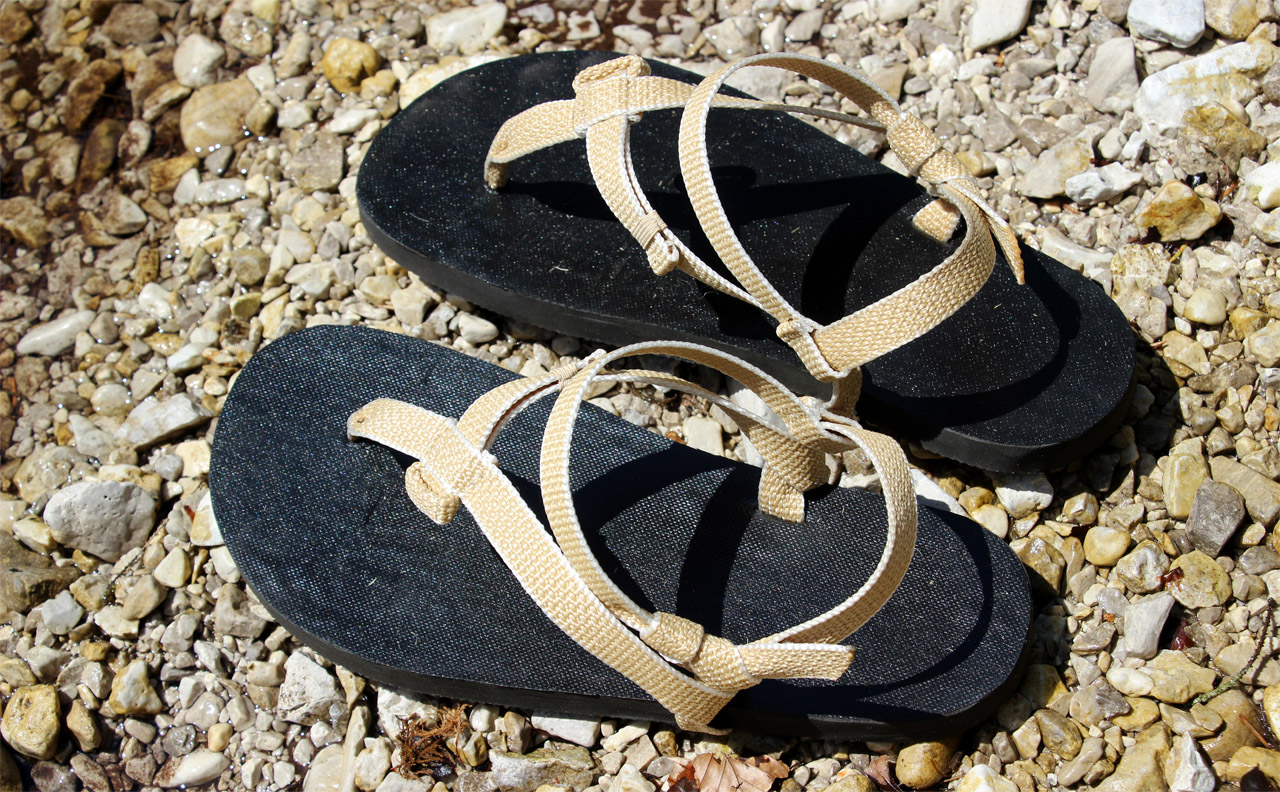 Slovenské barefoot sandále Labky, béžový popruh, čierna podrážka