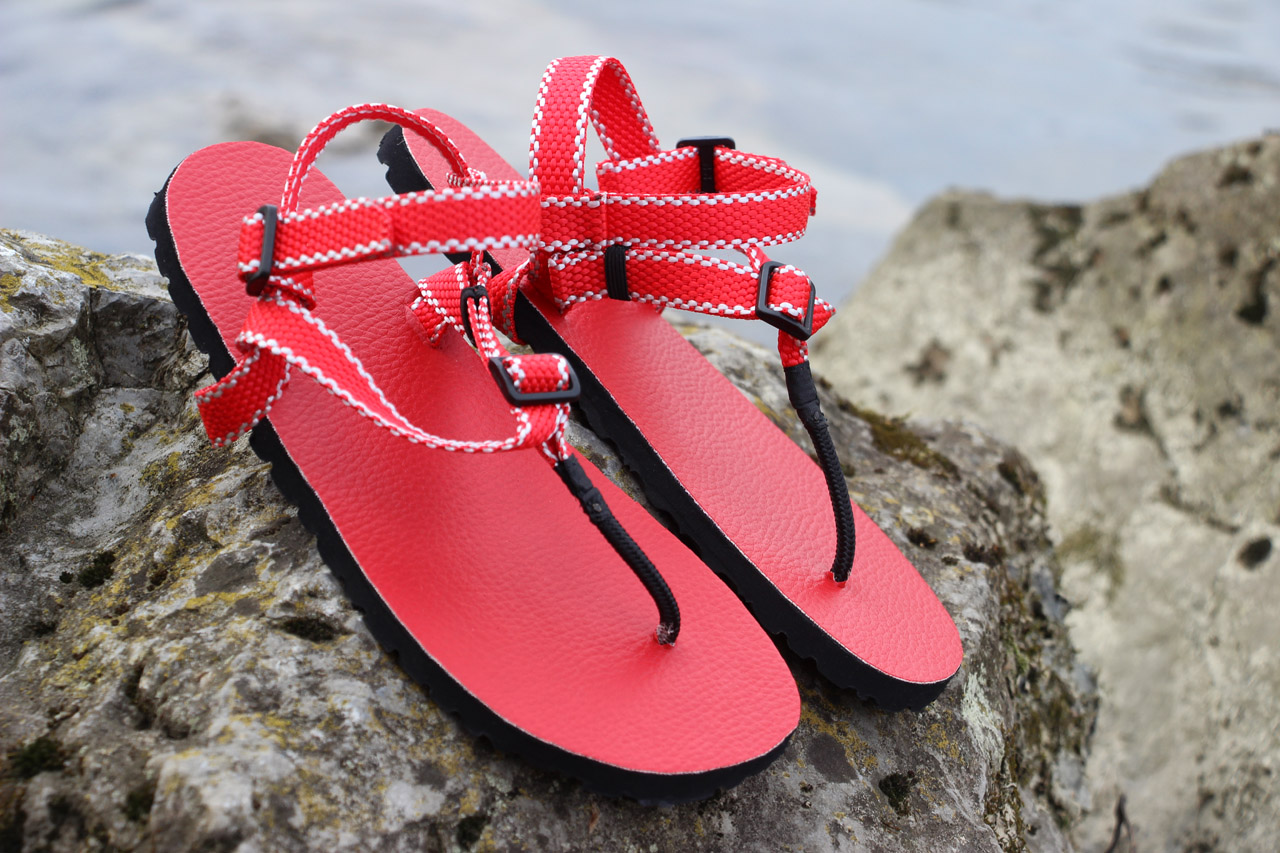 Červené barefoot DIY sandále Labky