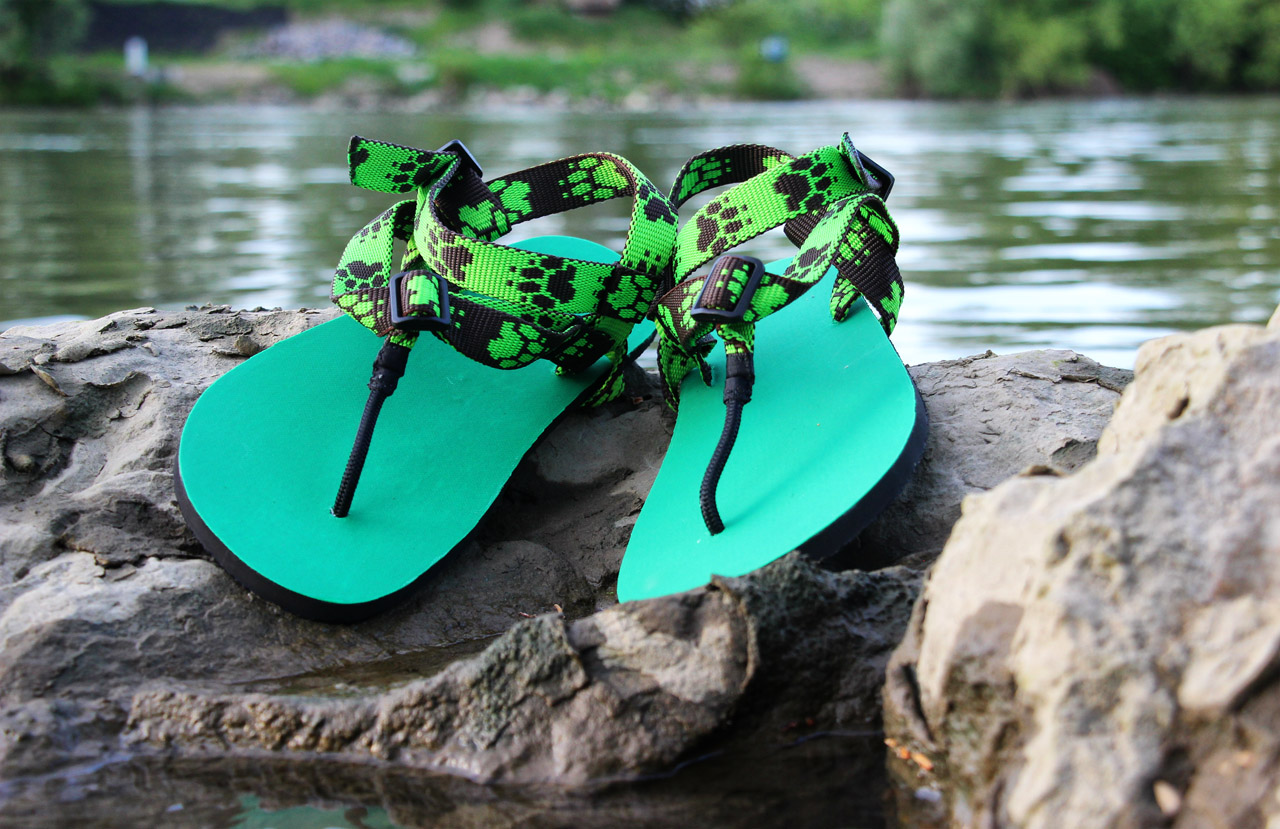 Zelené barefoot sandále Labky, popruh so stopami, DIY