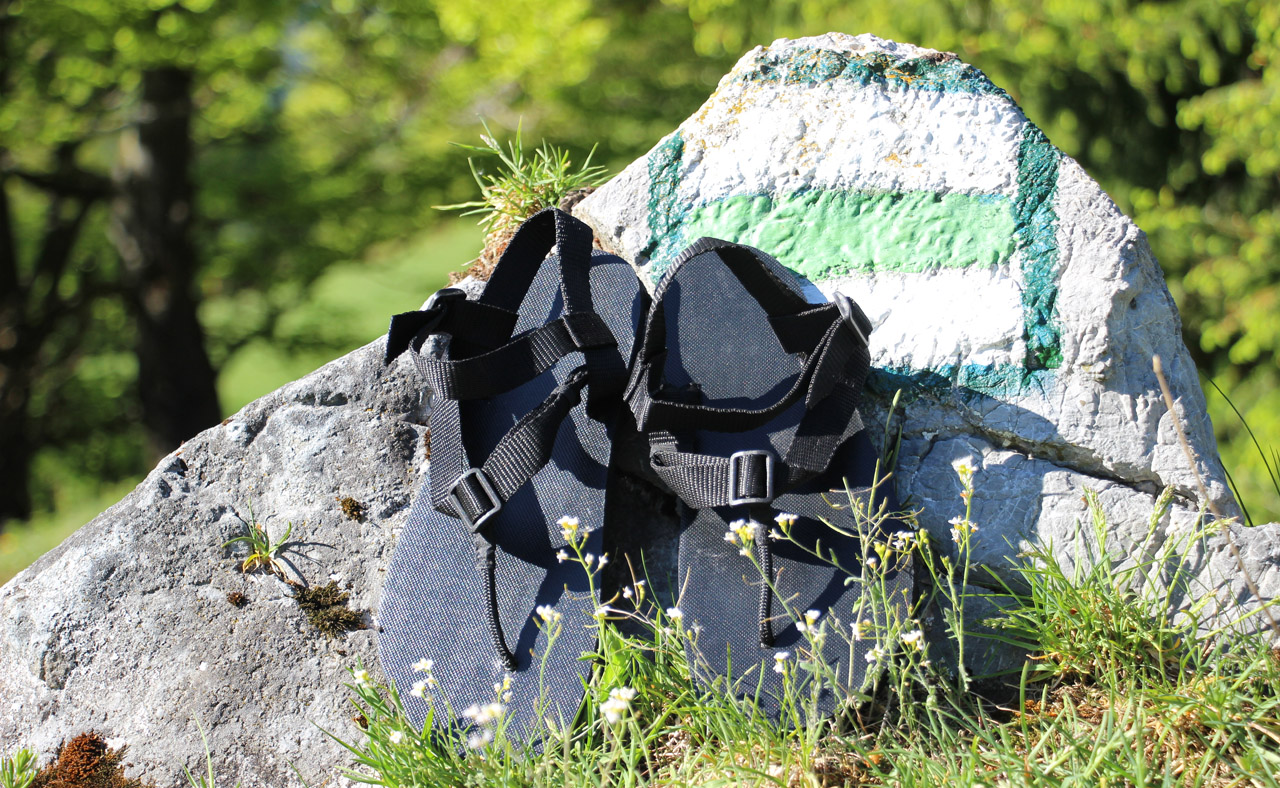 Čierne handmade sandále Labky pod Borišovom vo Veľke Fatre, turistika