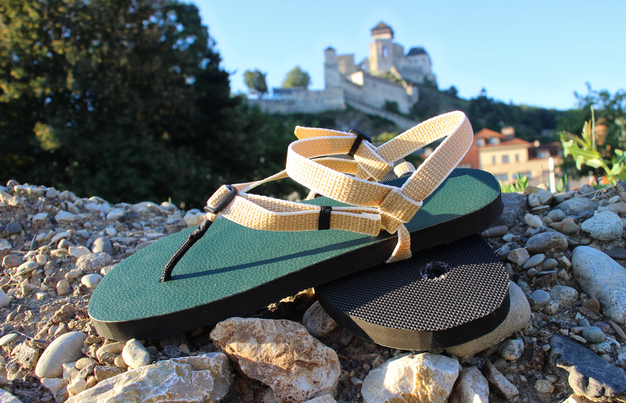 Turistické barefoot sandále Labky, ručná výroba, tmavozelená podrážka, béžové popruhy
