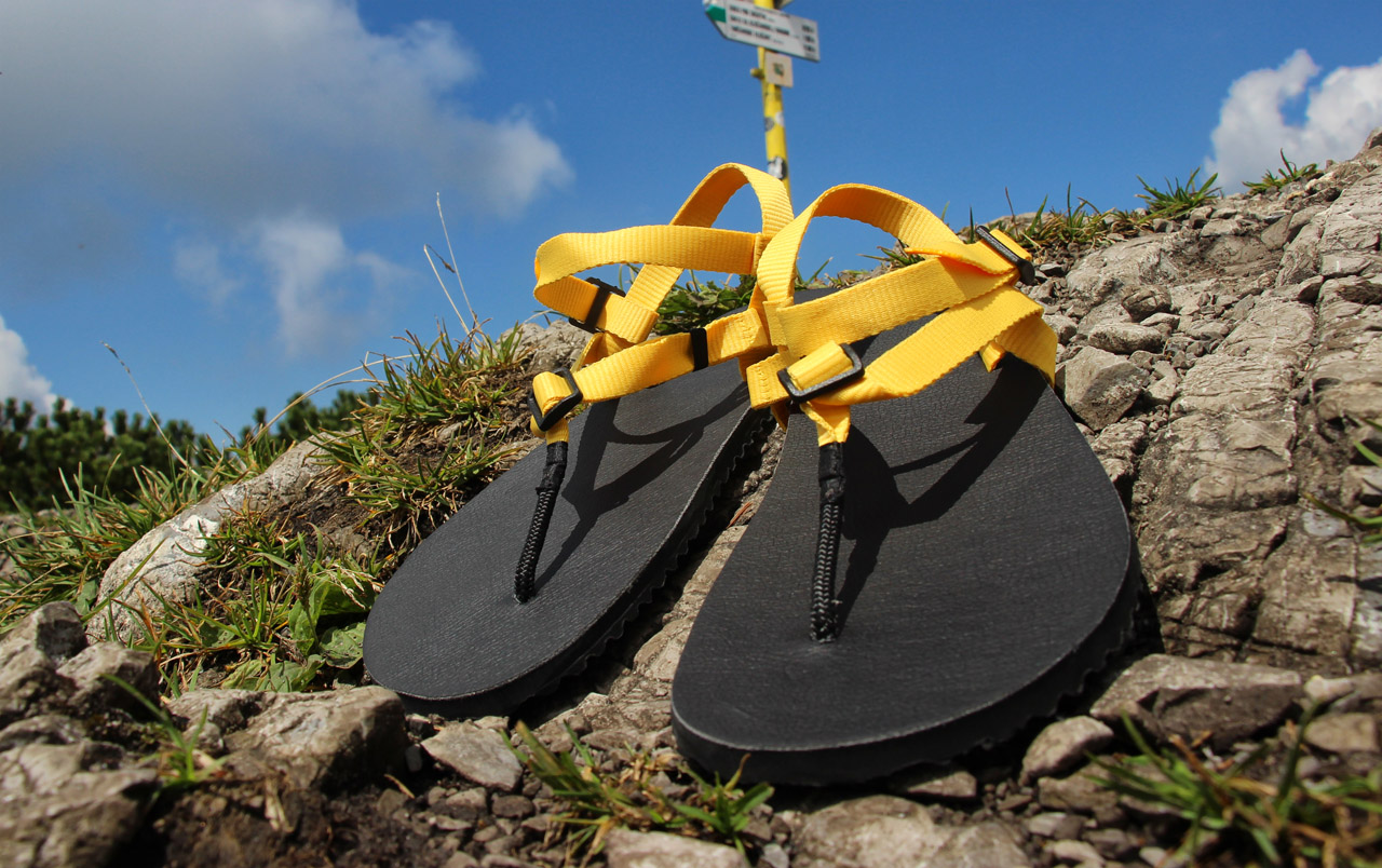 Barefoot sandále Labky, diy, žltý popruh a čierna podrážka