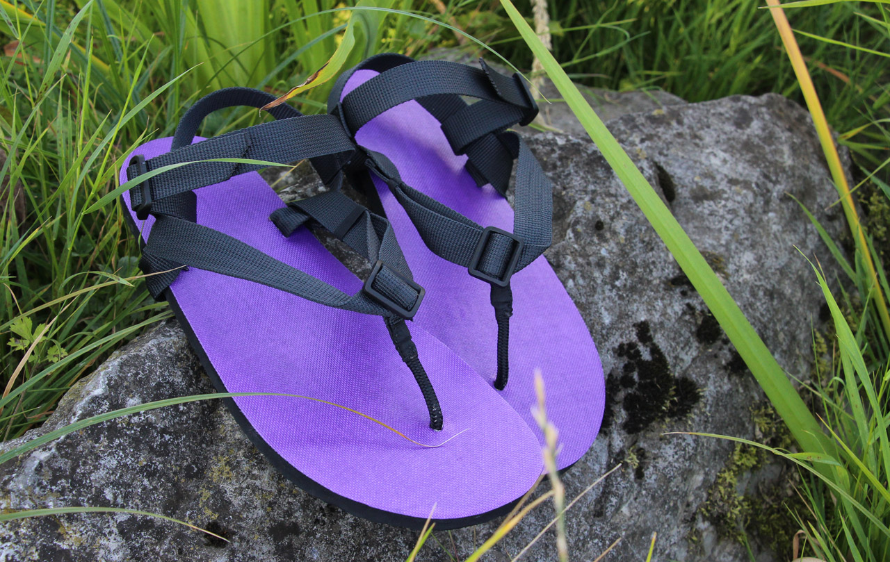 Barefoot turistické sandále Labky, sivý popruh, fialová podrážka