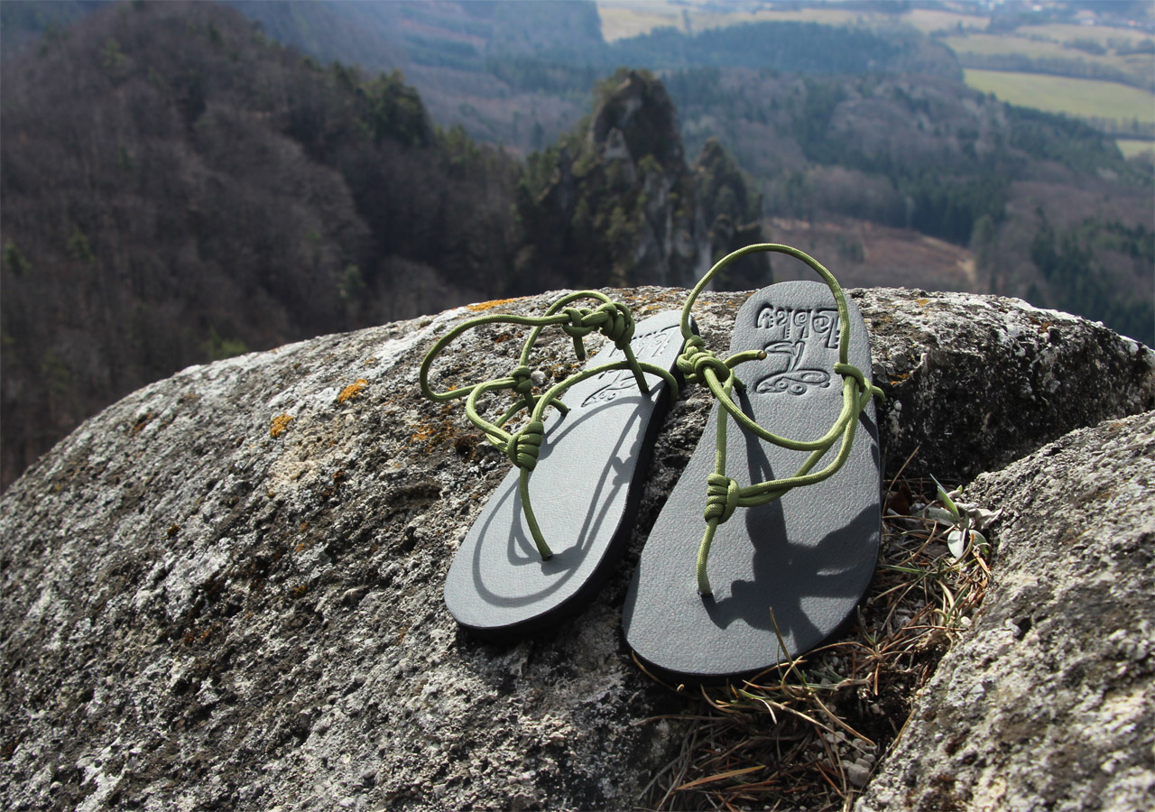 Slovenské barefoot sandále Labky s olivovým paracordom