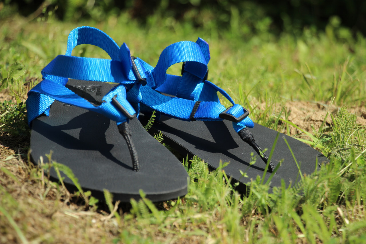 Barefoot bežecké sandále Labky s modrým popruhom