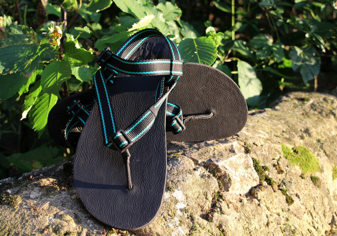 Barefoot sandále Labky slovenskej výroby, čierny popruh so zelenými pásikmi