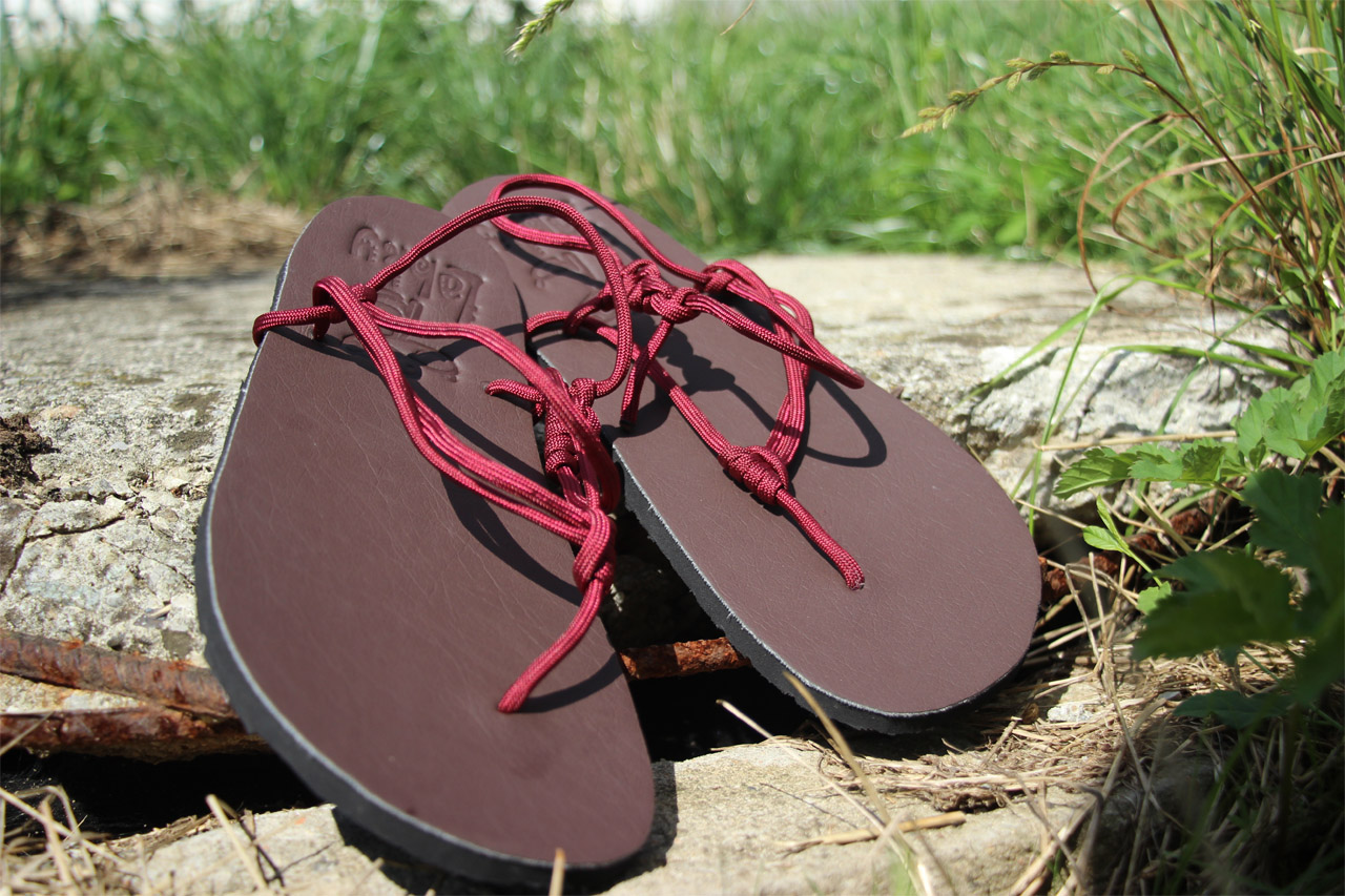 Barefoot sandále Labky s bordovým paracordom a hnedou podrážkou