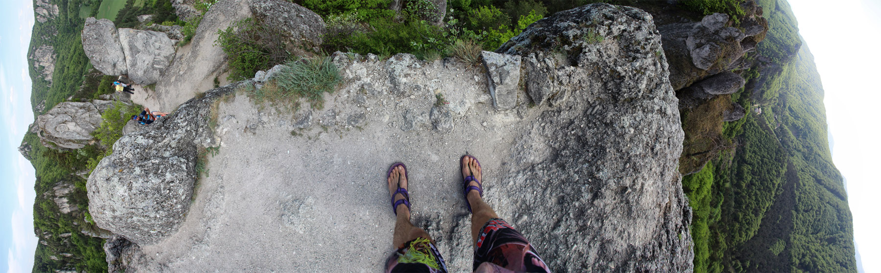 Barefoot DIY sandále Labky, panoráma zo Súľovského hradu