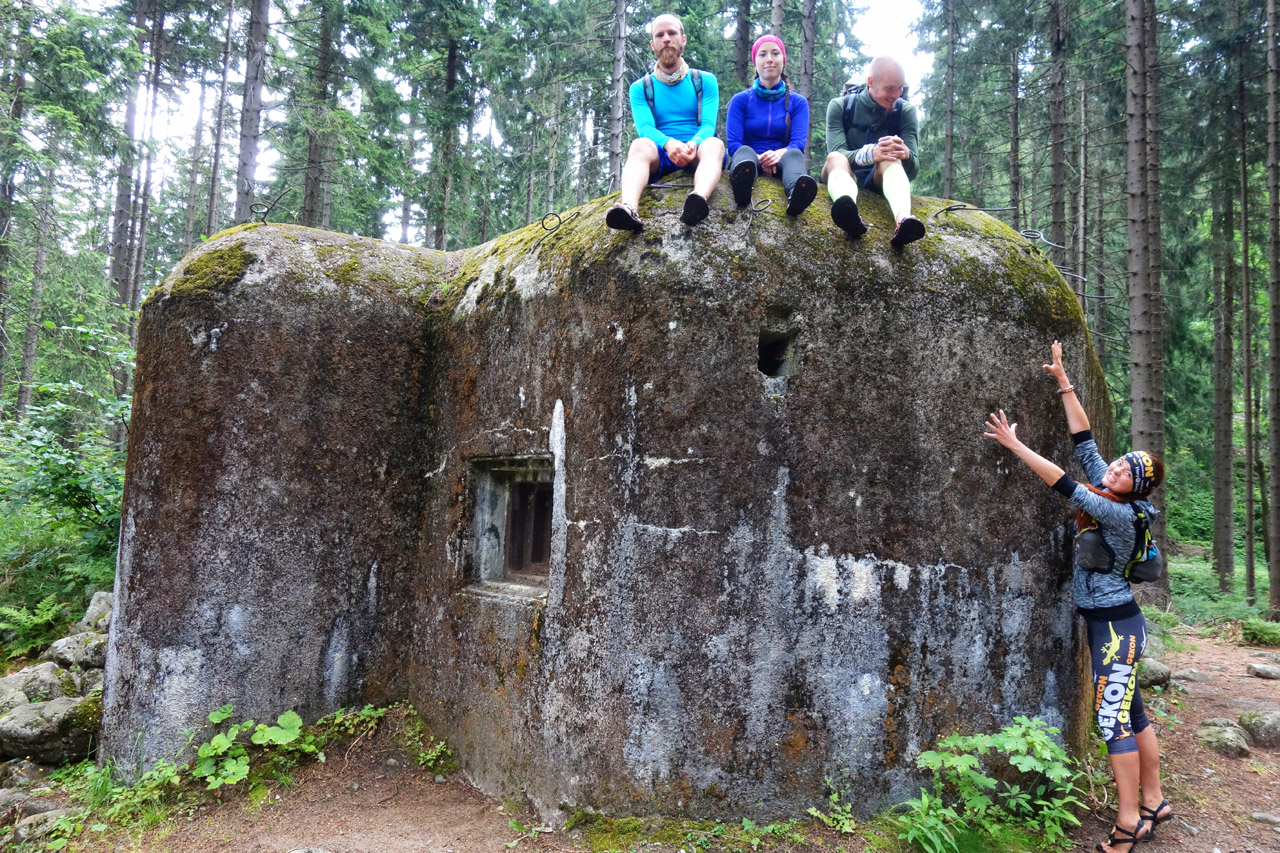 Řopík (ľahký objekt vzor 37) pri Špinlerovom mlyn v Krkonošiach, barefoot sandále Labky a Luna.