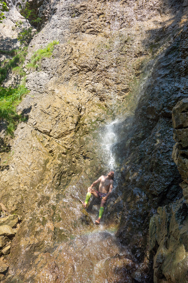 Vodopád červené piesky v Prosieckej doline, barefoot turistické sandále Labky