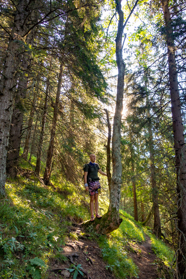 Stúpanie na Poludnicu v Nízkych Tatrách, slovenské turistické sandále Labky