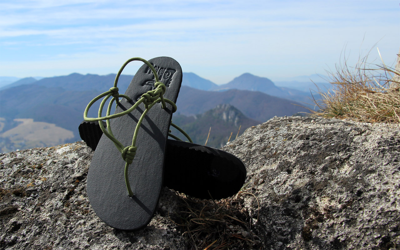 DIY barefoot sandále Labky, domáca výroba na Slovensku, výhľad na Súľovské skaly