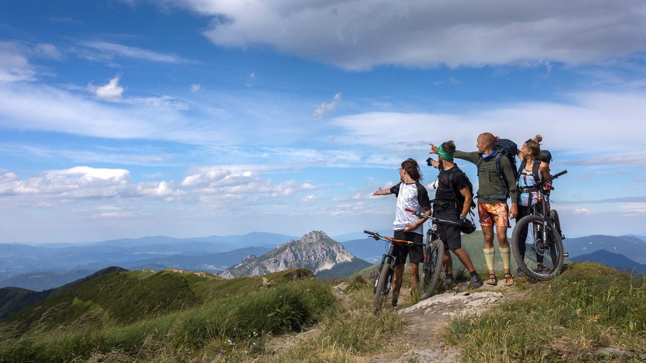Výhľad na Veľký Rozsutec v Malej Fatre, barefoot sandále Labky, bicykle